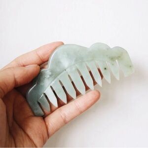 NWB Mount Lai The Jade Massaging Comb